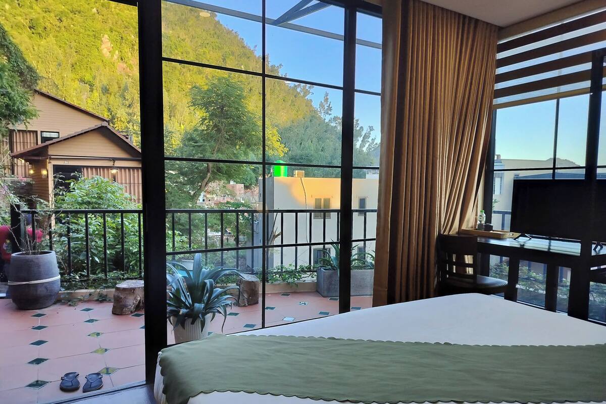 Junior Double Room, Mountain View | Desk, laptop workspace, WiFi (free)