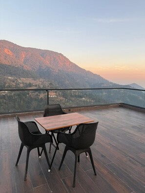 Rooftop terrace - Avatara (Dwarahat Range)