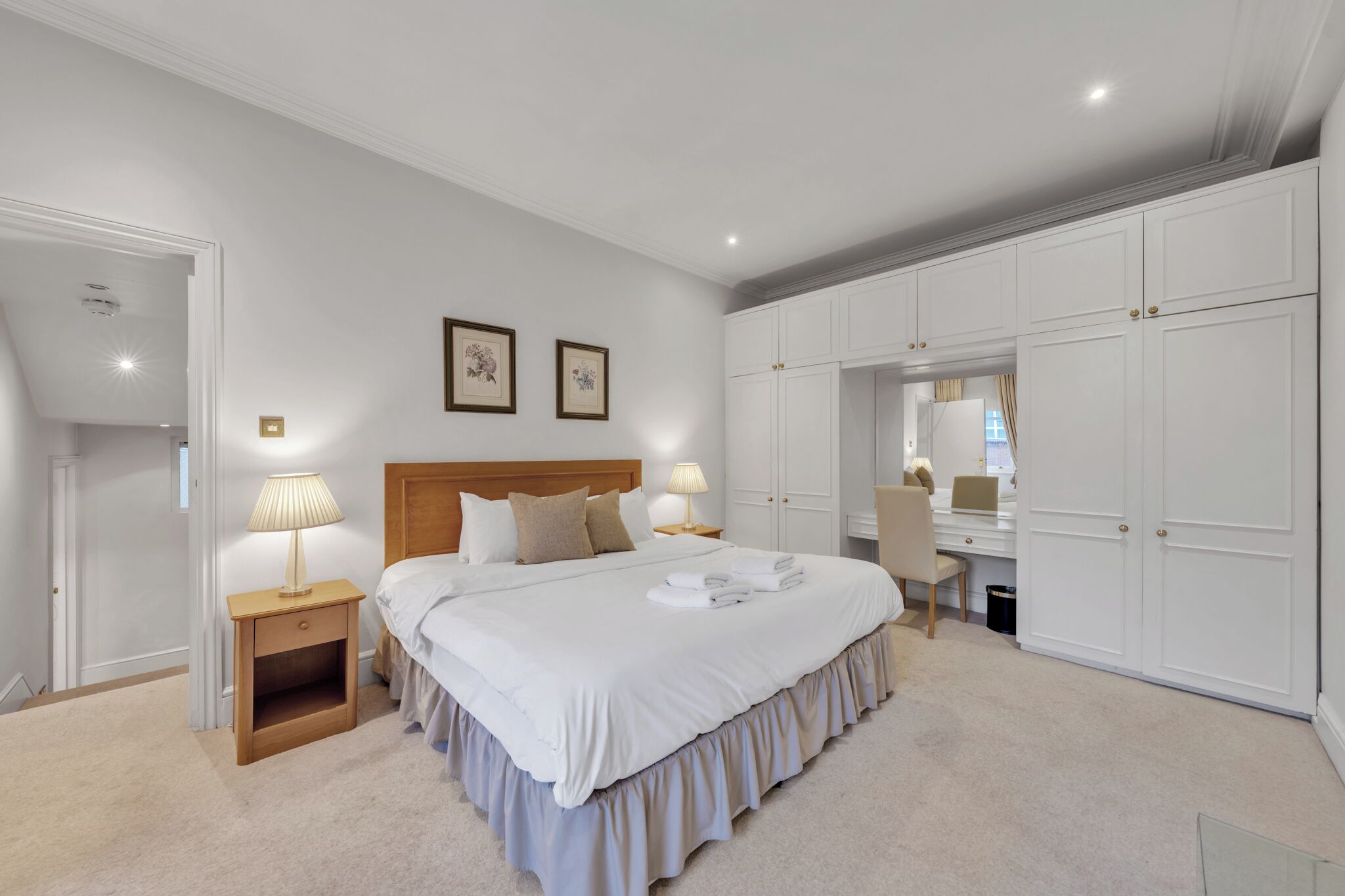 Apartamento, 1 cama King, para não fumantes | Cortinas blackout, ferros/tábuas de passar roupa, Wi-Fi de cortesia