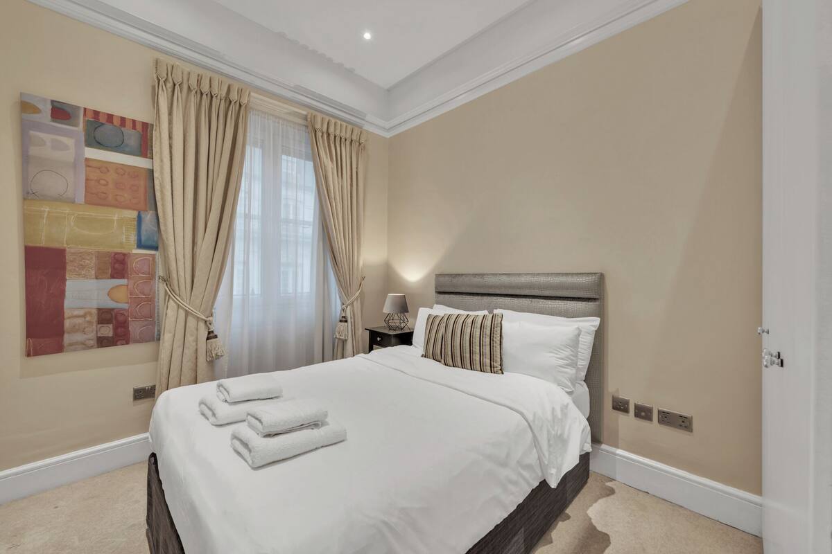 Apartamento, 1 cama King, para não fumantes | Cortinas blackout, ferros/tábuas de passar roupa, Wi-Fi de cortesia