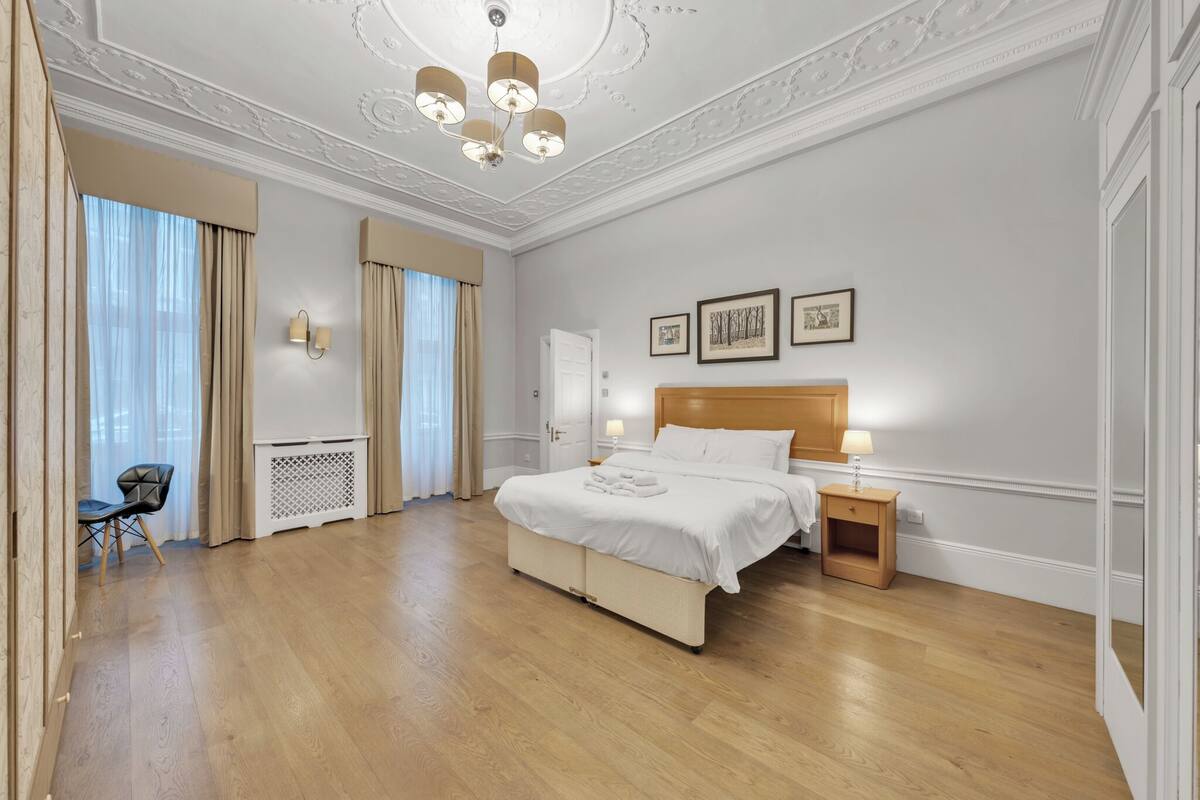 Apartamento, 1 cama King, para não fumantes | Cortinas blackout, ferros/tábuas de passar roupa, Wi-Fi de cortesia