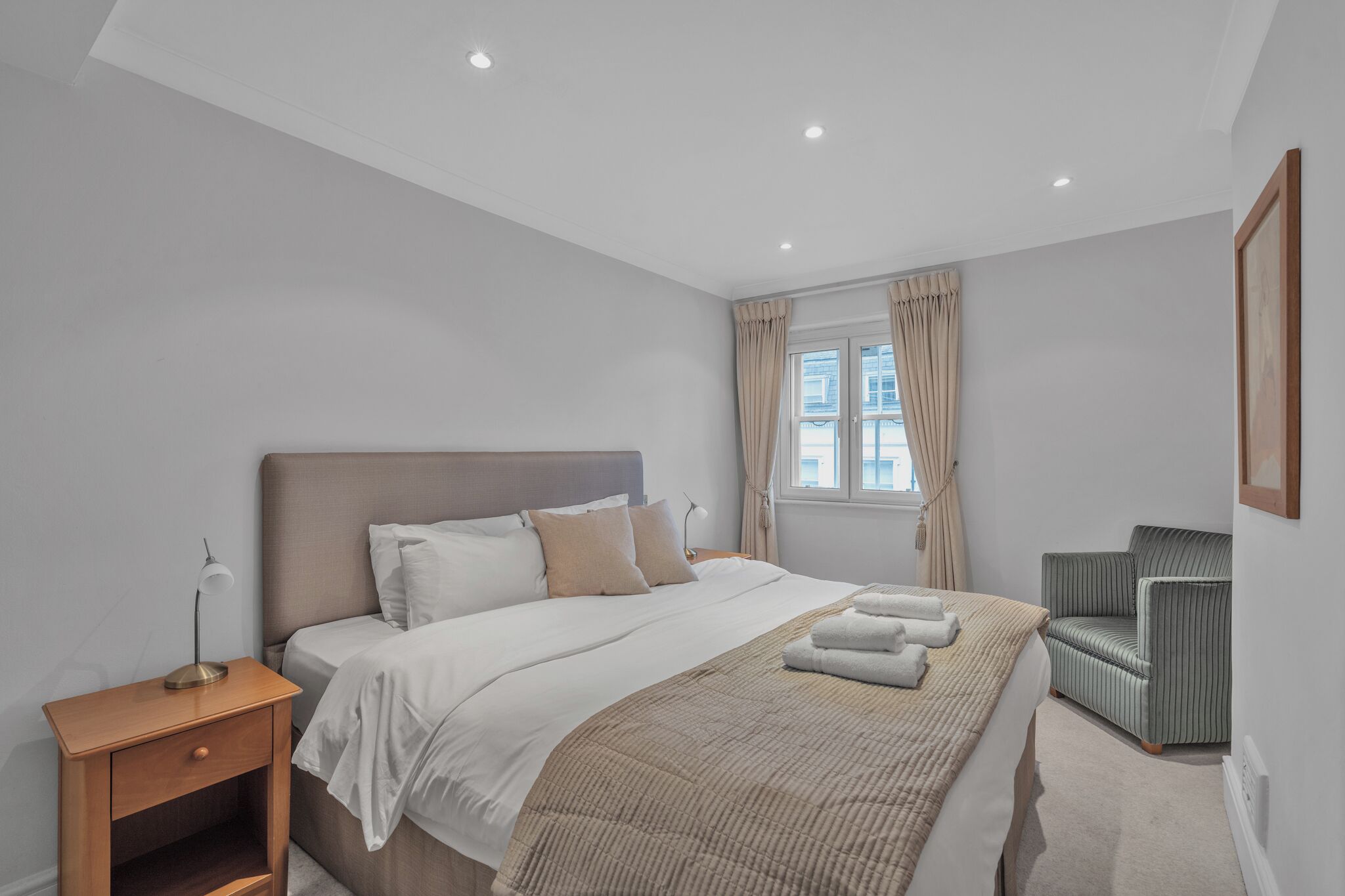 Apartamento, 1 cama King, para não fumantes | Cortinas blackout, ferros/tábuas de passar roupa, Wi-Fi de cortesia