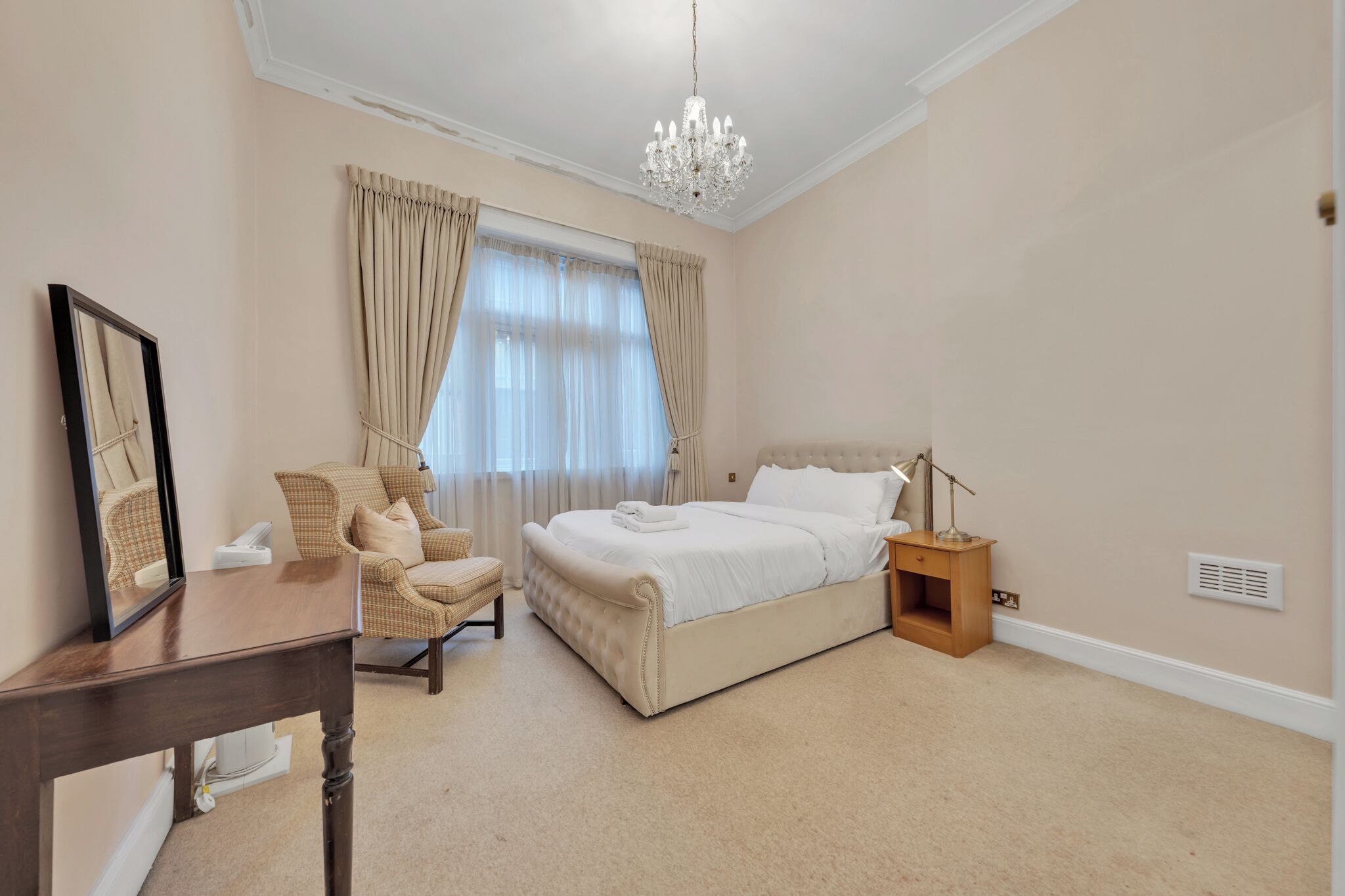 Apartamento, 1 cama King, para não fumantes | Cortinas blackout, ferros/tábuas de passar roupa, Wi-Fi de cortesia