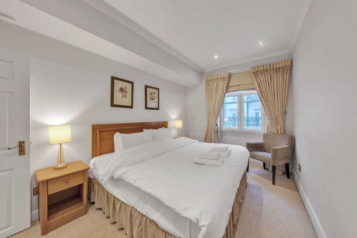 Apartamento, 1 cama King, para não fumantes | Cortinas blackout, ferros/tábuas de passar roupa, Wi-Fi de cortesia