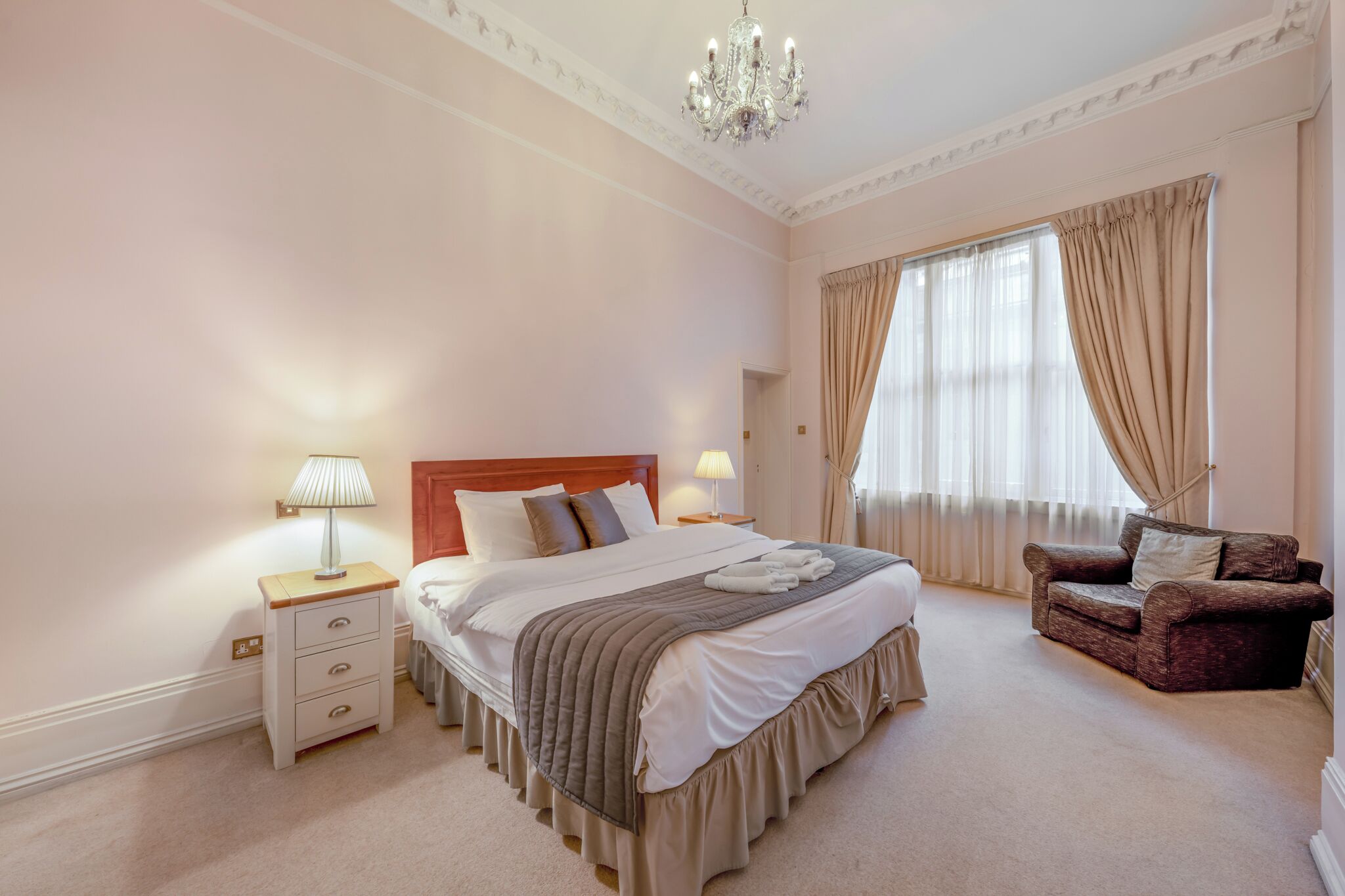 Apartamento, 1 cama King, para não fumantes | Cortinas blackout, ferros/tábuas de passar roupa, Wi-Fi de cortesia