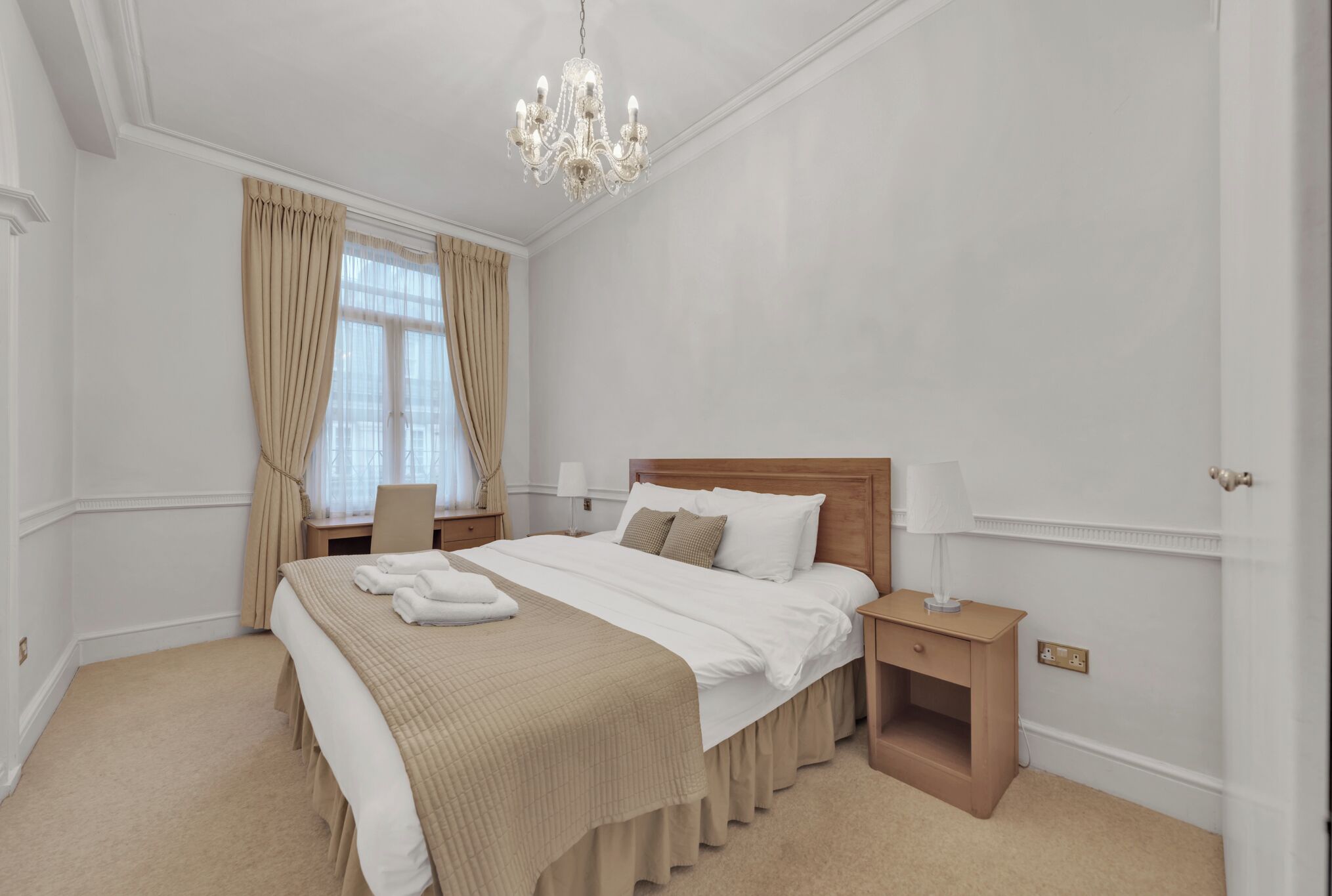 Apartamento, 1 cama King, para não fumantes | Cortinas blackout, ferros/tábuas de passar roupa, Wi-Fi de cortesia