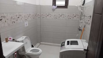 Familjelägenhet - utsikt mot trädgården | Badrum