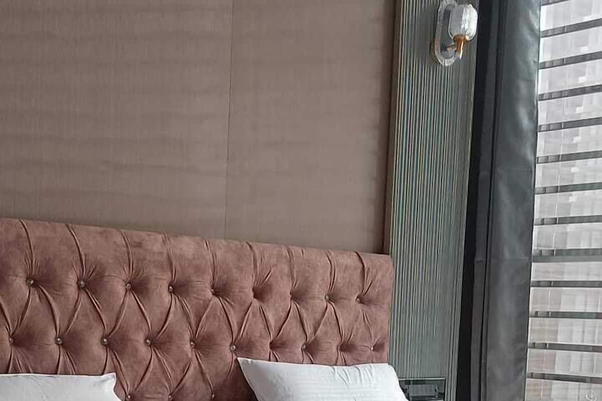 Laptop workspace, rollaway beds, free WiFi, bed sheets