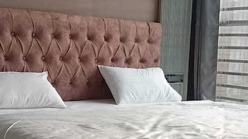 Skrivebord for bærbar PC og ekstrasenger (mot et tillegg)