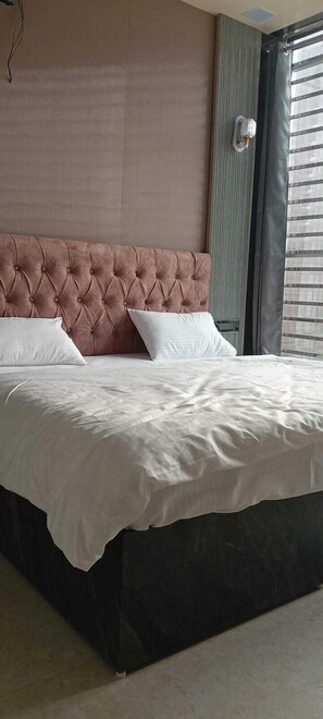 Khu vực làm việc phù hợp cho laptop, giường gấp/giường phụ (phụ phí) 