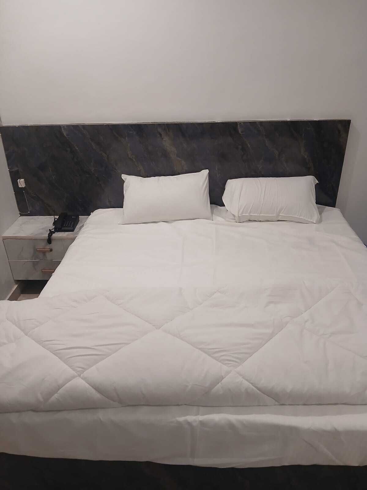 Skrivbord, arbetsyta för laptop och gratis wi-fi