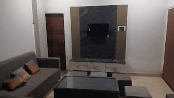 Laptop workspace, rollaway beds, free WiFi, bed sheets