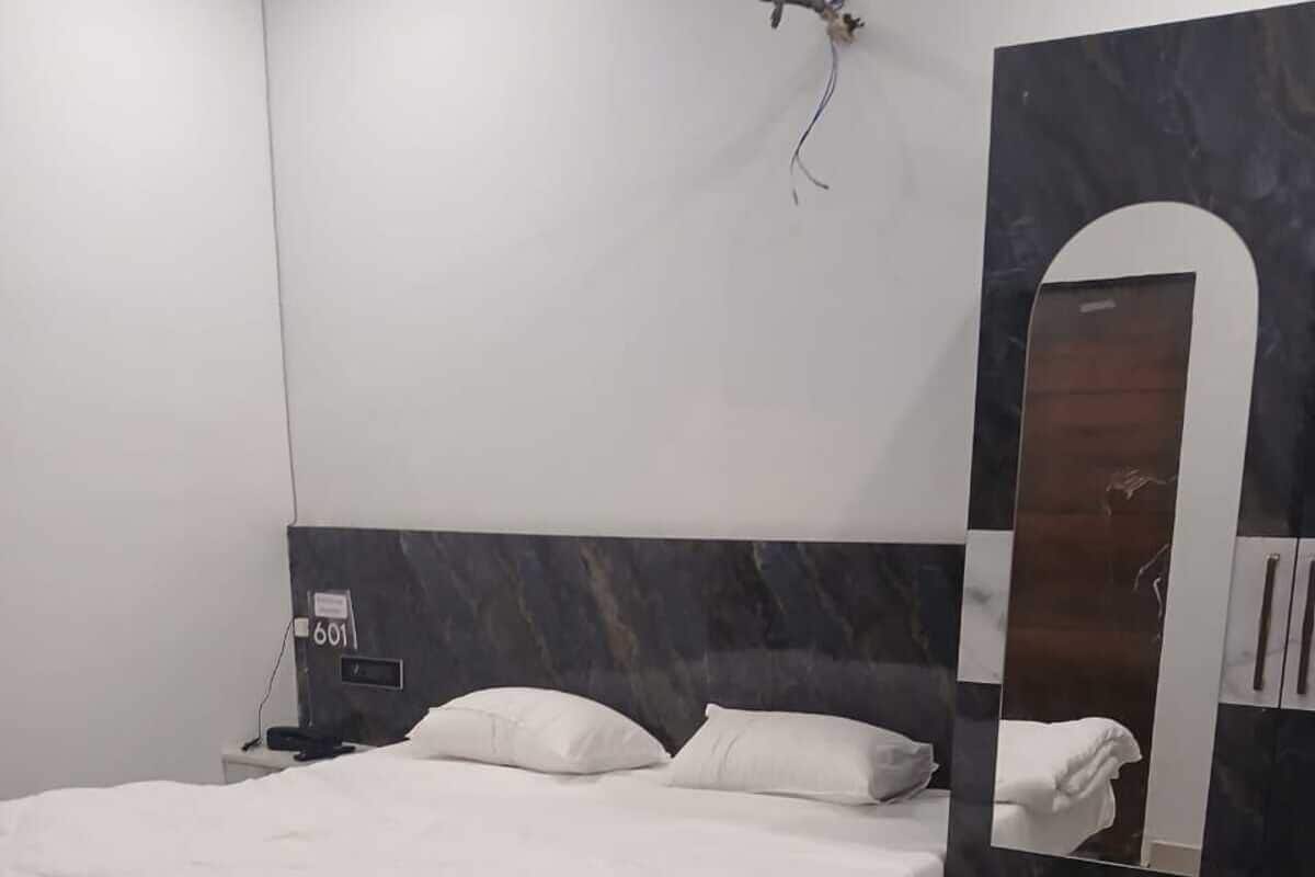 Laptop workspace, rollaway beds, free WiFi, bed sheets