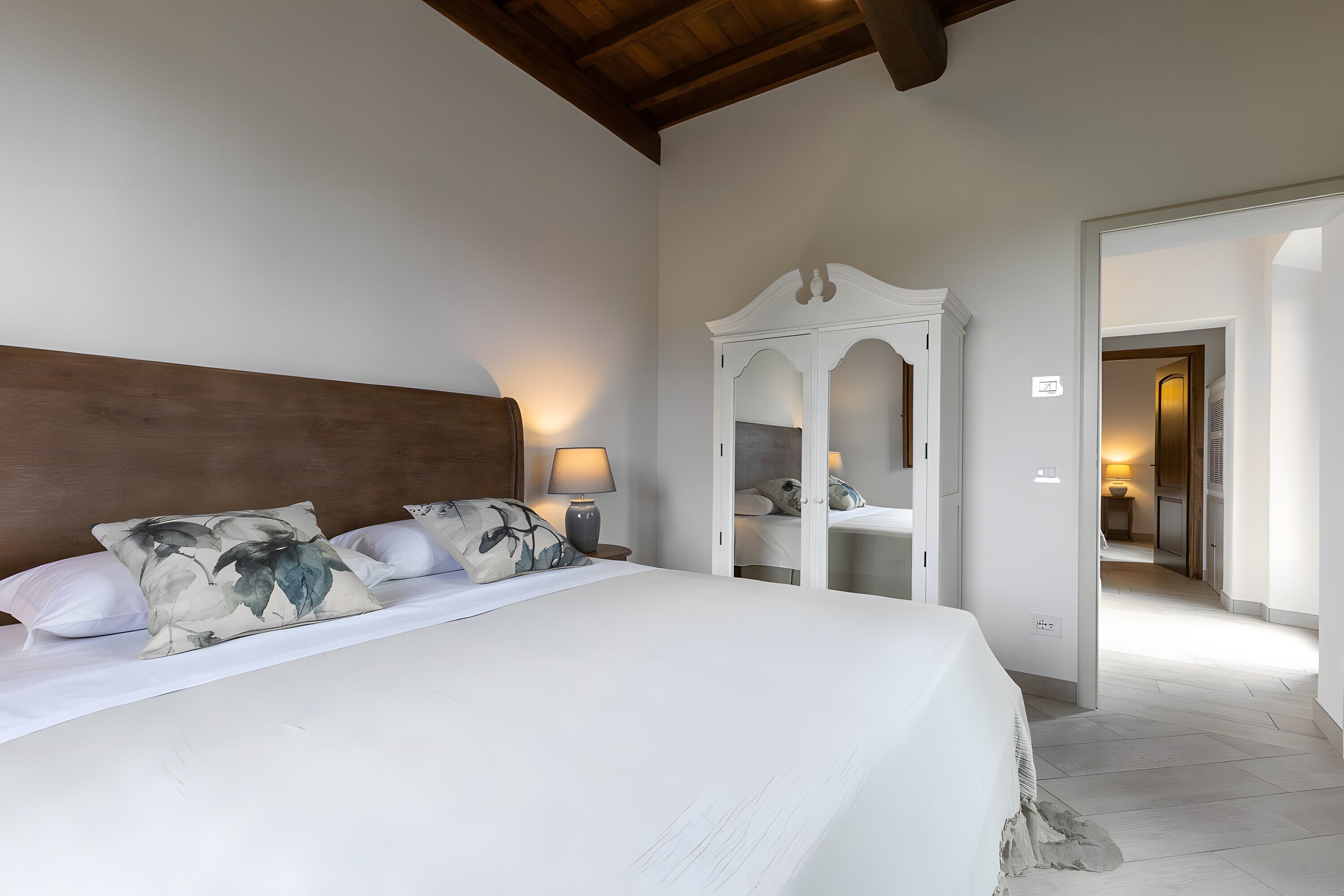 4 slaapkamers, een strijkplank/strijkijzer, wifi