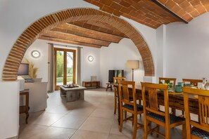 Dining - Arco Apartment: Tuscan Elegance and Relaxation (Colle di Val d'Elsa)