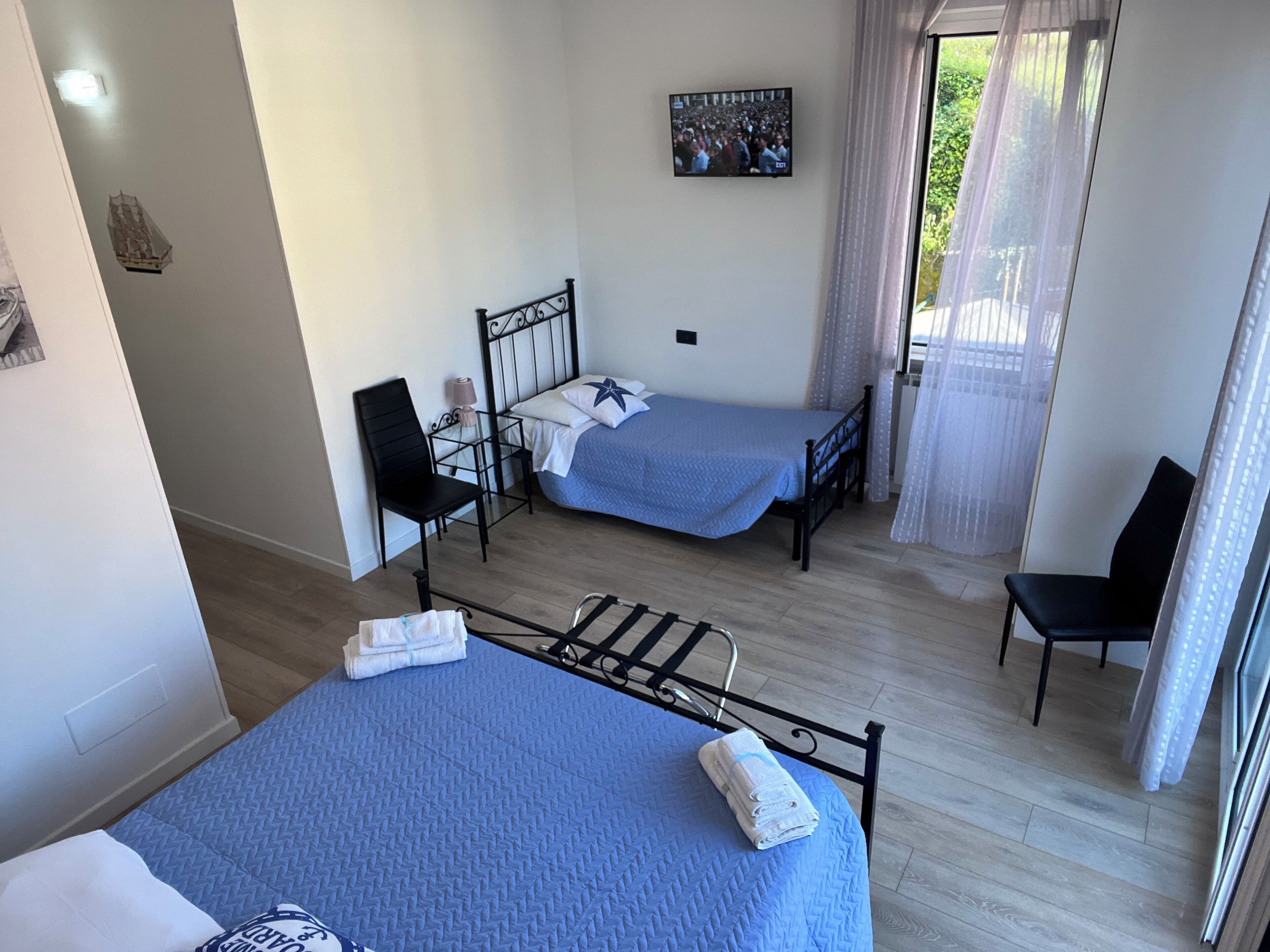 Triple Room, Kitchen, City View