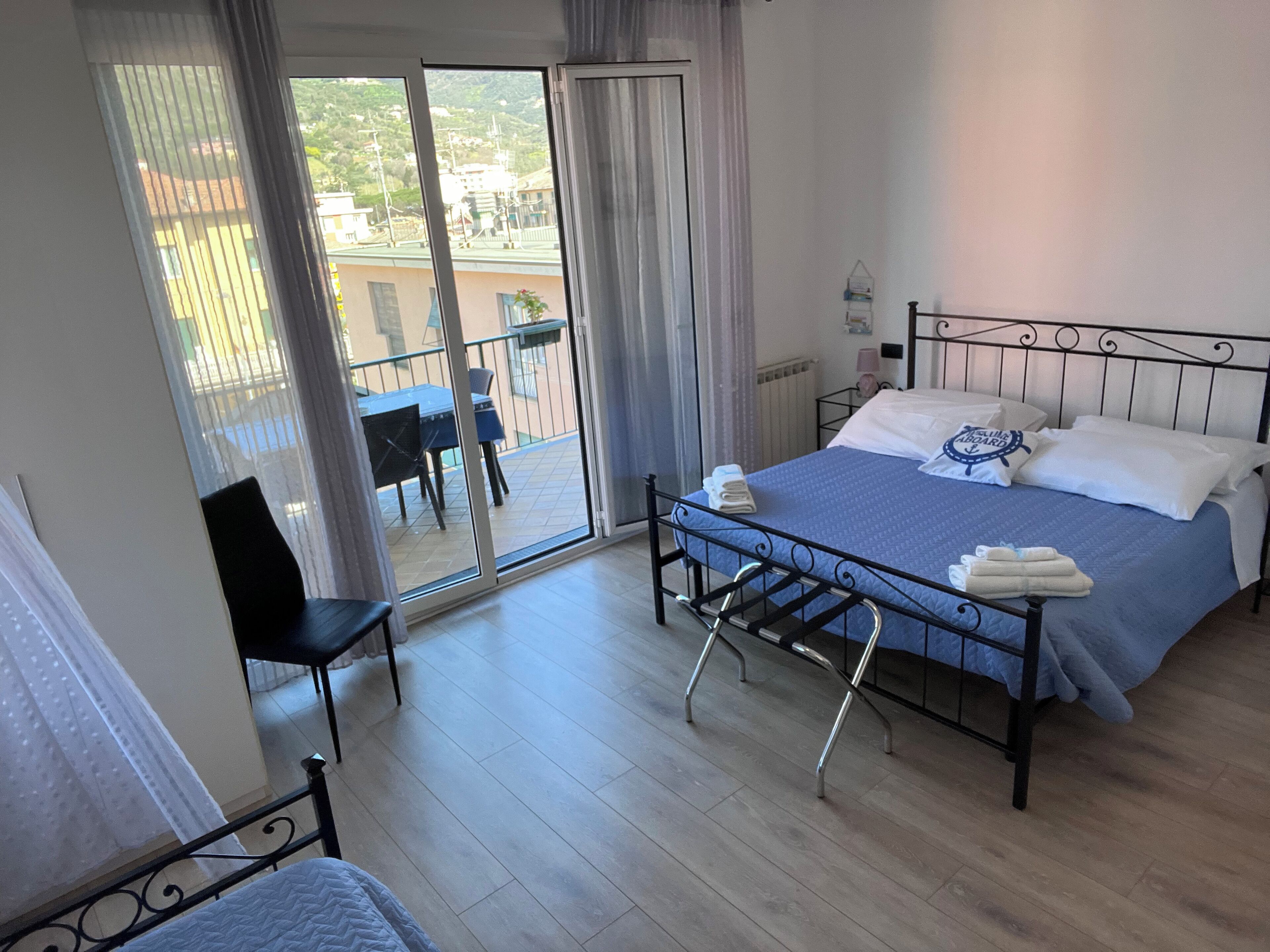 Dreibettzimmer, Küche, Stadtblick