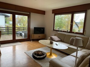 Living area - Newly renovated vacation home right next to the forest and in the countryside (Gerolstein)
