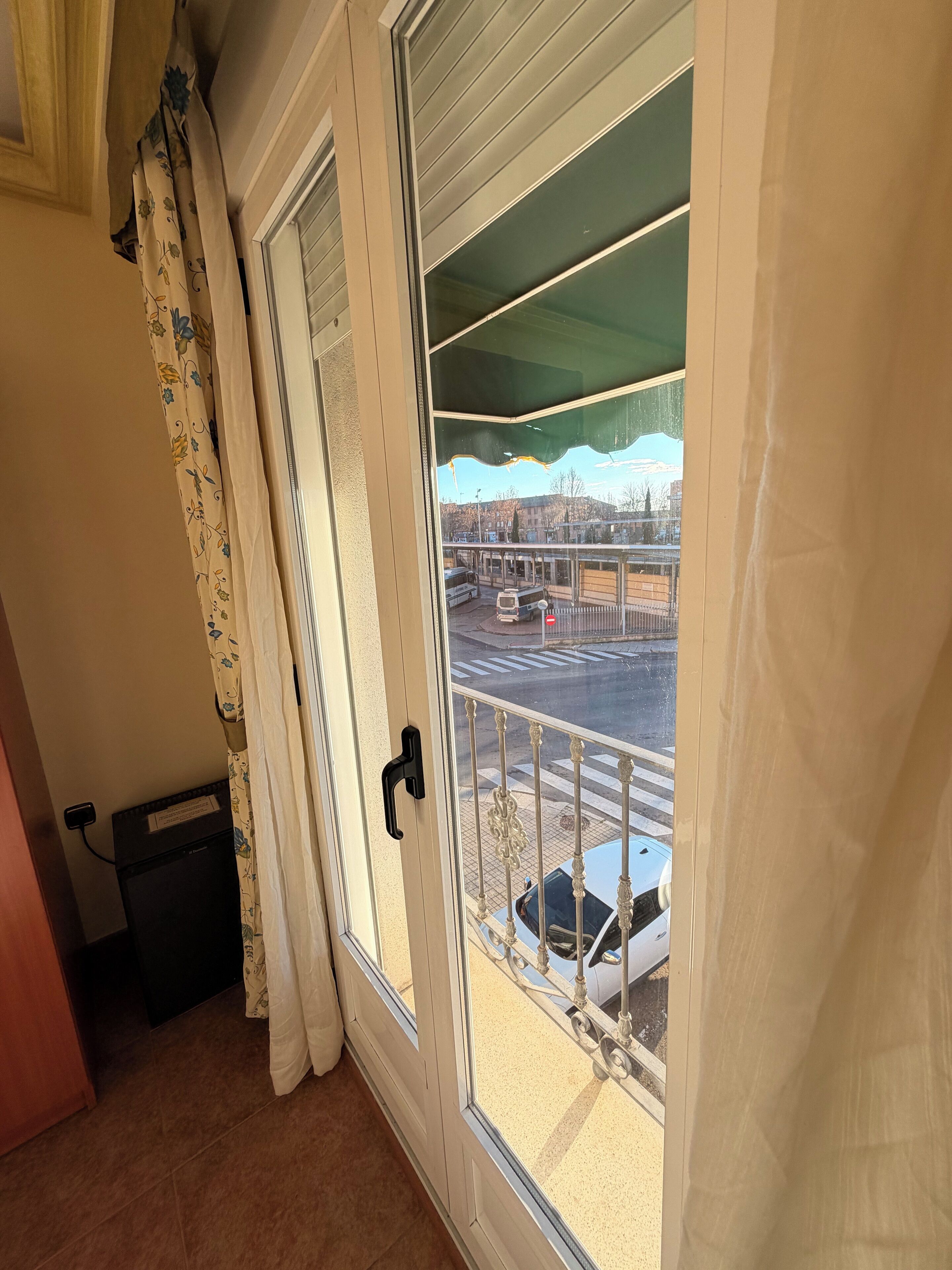 Driepersoonskamer, balkon, uitzicht op stad | Interieur