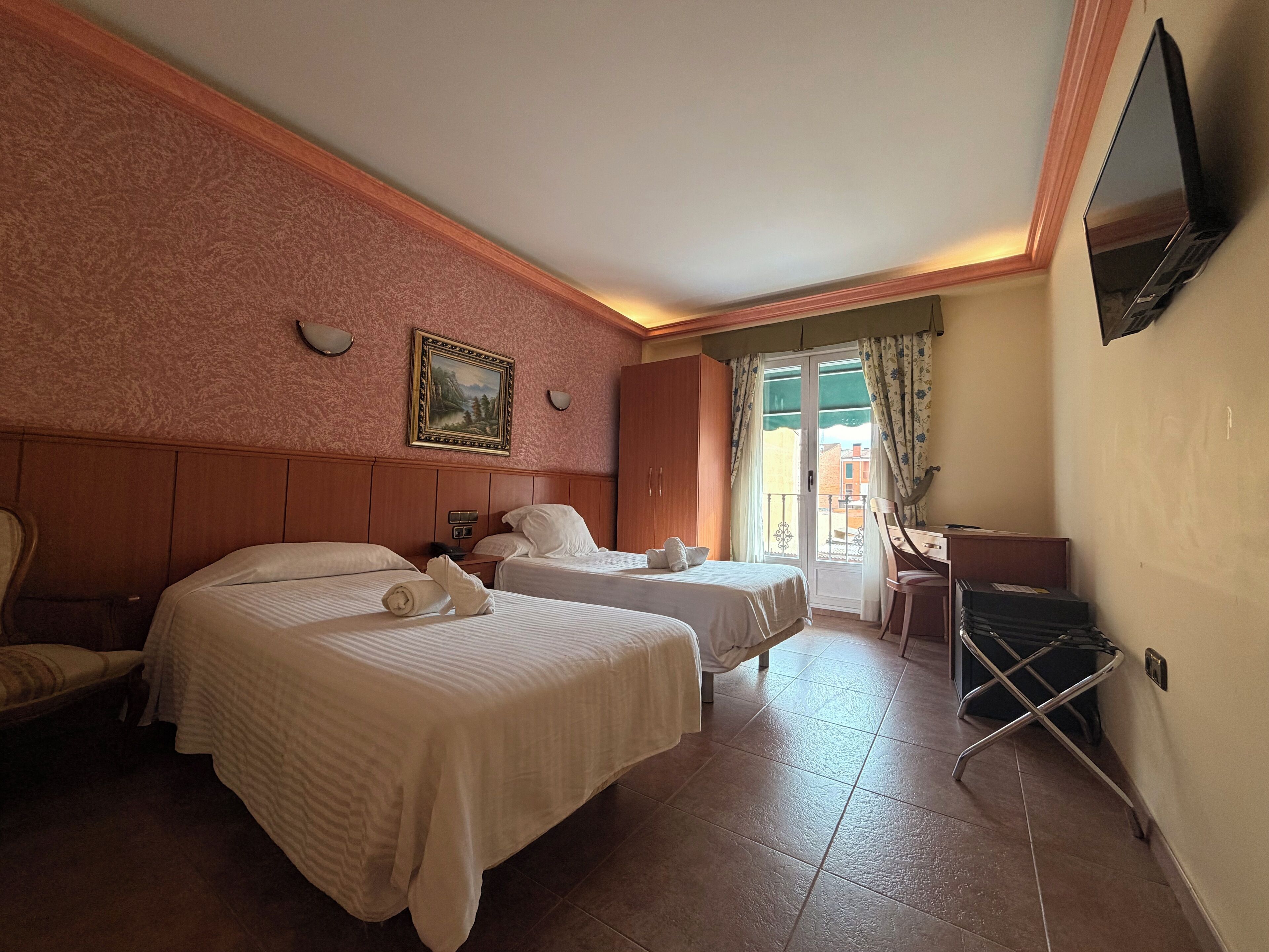 Doppelzimmer | Schreibtisch, laptopgeeigneter Arbeitsplatz, kostenloses WLAN