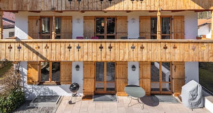 Wonderful garden residence with mountain view and spa