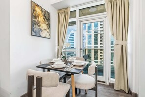 Dining - Free housekeeping visits during your stay - StayShort - Trendy 1BR in JLT that Sleeps 4 with Lake Views! (JLT)