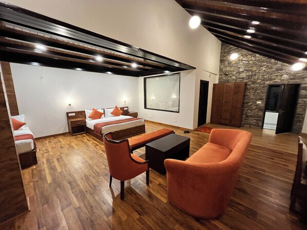 Deluxe Room, 1 King Bed, Mountain View