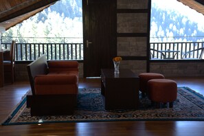 Interior - Manali Se  (Jagatsukh)