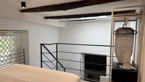 1 bedroom, iron/ironing board, WiFi, bed sheets - Riviera Collection - Dream Lofts in the Heart of Naples (Napoli)