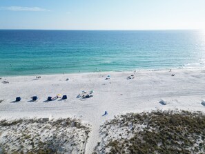 Beach - Spacious 3BR/3BA  condo in the heart of Destin FL with lockout suite, and full access to Pelican Beach Resort amenities. (Destin)