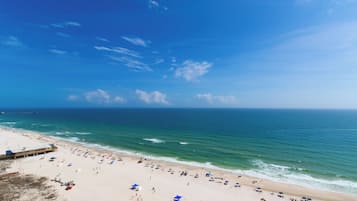 Condo Prestigio, 3 habitaciones, balcón, vista a la playa | Vista desde la habitación