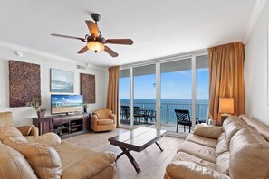 Appart'hôtel Signature, 3 chambres, balcon, vue plage | Salle de séjour