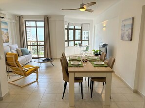 Dining - BnB Homes vibrant Ocean View terraced apartment with swimming pool 200m to beach (Armação de Pêra)