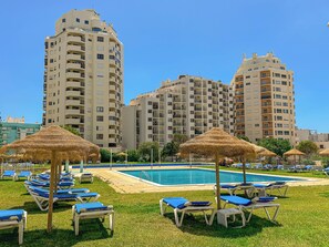 Outdoor pool - BnB Homes vibrant Ocean View terraced apartment with swimming pool 200m to beach (Armação de Pêra)