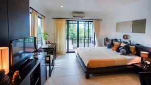 A modern hotel room with a large bed, a TV, a desk, and a balcony with curtains. - Sang Serene House (Chiang Mai)