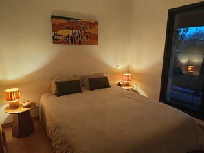 5 quartos, escrivaninha, ferros/tábuas de passar roupa