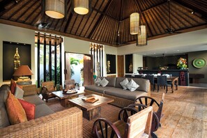 Signature Villa, Private Pool, Garden View | Private kitchen - Ultra Luxury & LUXE Pool Villas Near Seminyak Beach Tangram Abakoi Anam & Abagram (Seminyak)