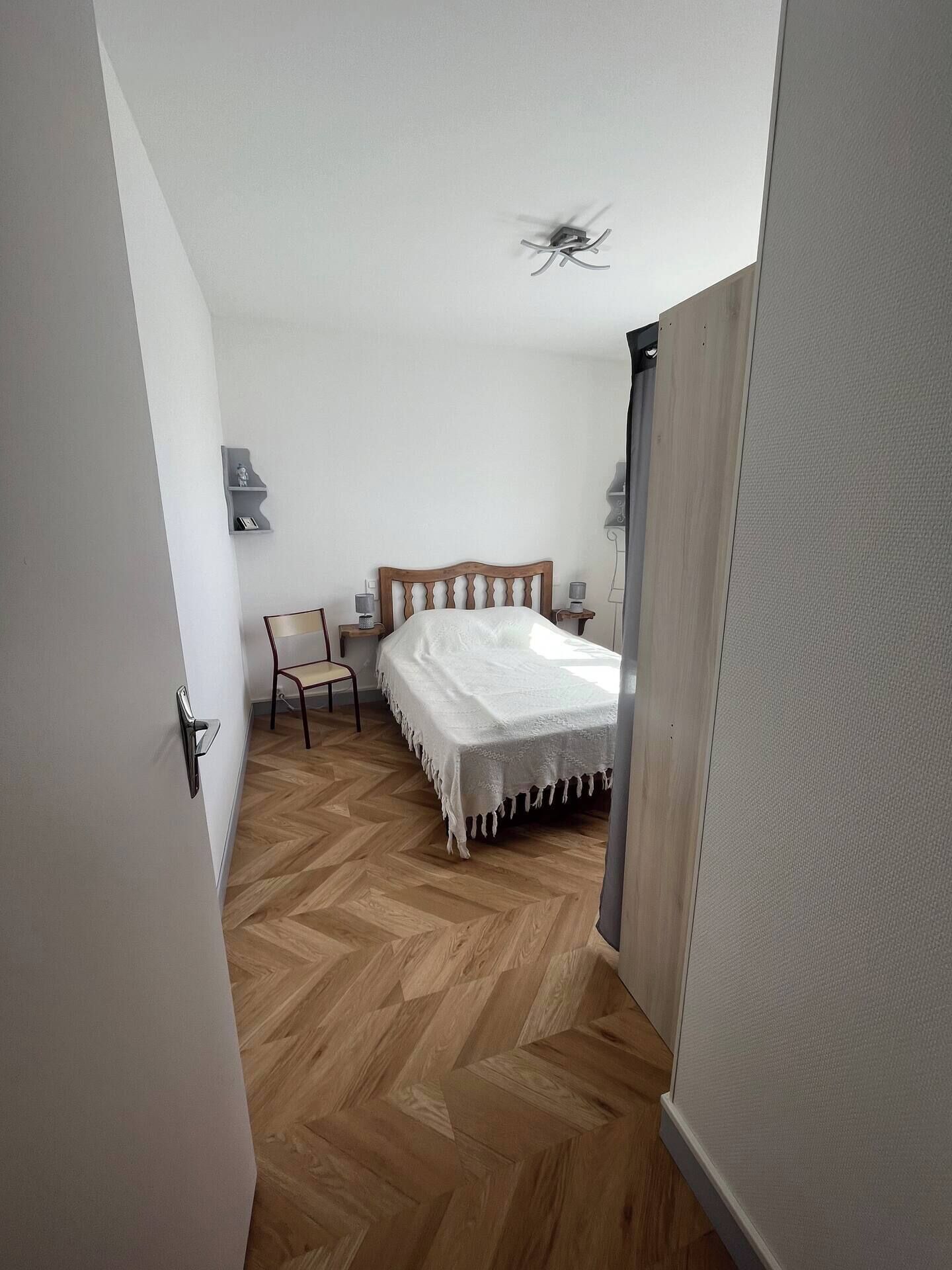 2 habitaciones, tabla de planchar con plancha y wifi gratis 