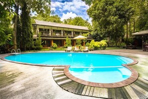Outdoor pool - E-outfitting Boutique Hotel Chiangmai (Chiang Mai)