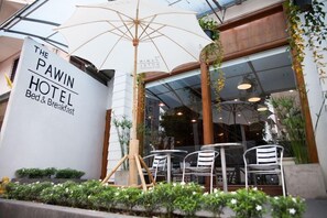 Outdoor dining - Fa Dragon (Chiang Mai)