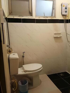 Bathroom - Manee Guest House (Chiang Mai)
