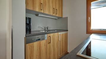 Kühlschrank, Mikrowelle, Geschirrspüler