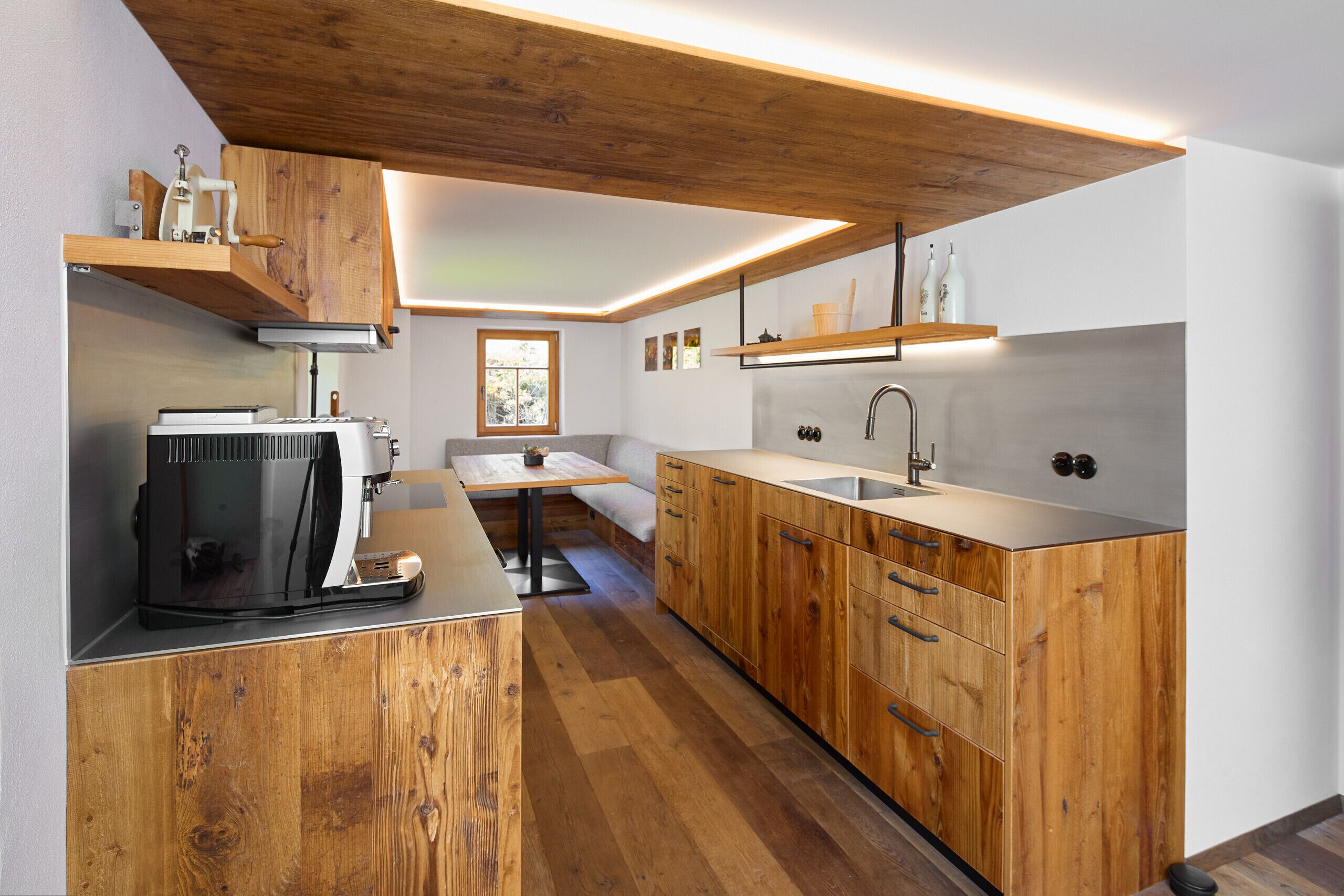 Kühlschrank, Mikrowelle, Ofen, Geschirrspüler