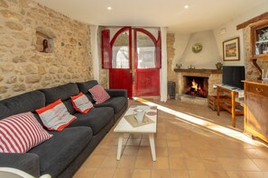 Unclassified image, 5 of 29, button - Country House 'Casa Vermella I Blava' with Shared Garden and Wi-Fi (Orriols)