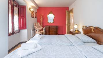 Ferros/tábuas de passar roupa, Wi-Fi, roupa de cama