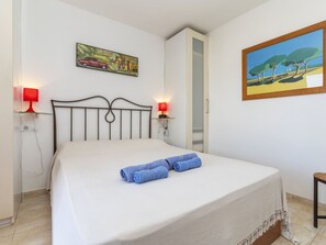 2 chambres, bureau, accès Internet