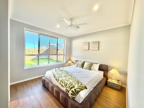 Iron/ironing board, WiFi, bed sheets - Lux 4-Bed Gem – Near Park & Forest Lake Shopping (Heathwood)