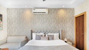 Standard Villa - Alaya Stays Versace Farms |5 BHK Farm house (Noida)