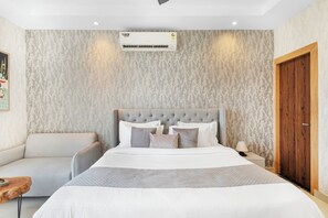 Free WiFi - Alaya Stays Versace Farms |5 BHK Farm house (Noida)
