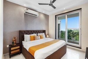 Free WiFi - Versace Farms 5 BHK With Pvt Pool (Noida)